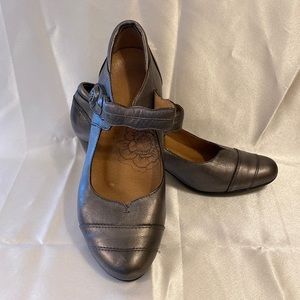 TAOS Shoes Mary Janes Angel Pewter size 10
